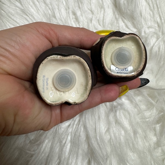 VINTAGE GOEBEL FRIAR TUCK SALT & PEPPER SHAKERS WEST GERMANY PAIR - Picture 4 of 4